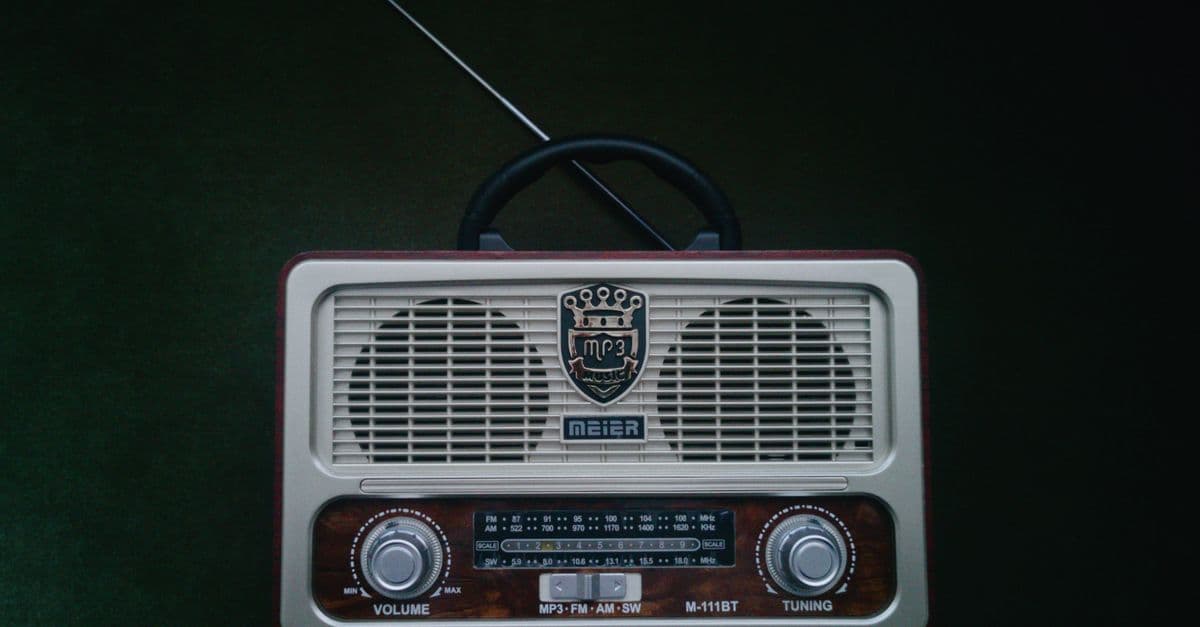Classic retro radio with vintage design, featuring an antenna for FM, AM, and SW bands.