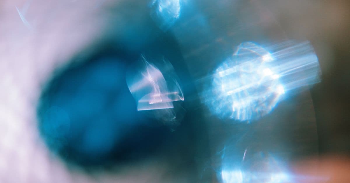 Captivating abstract blur with soft blue tones and light refractions creating a dreamy effect.
